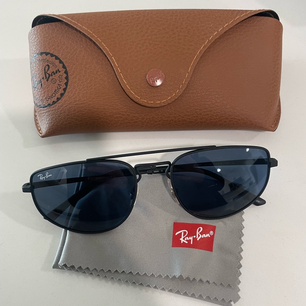 Ray-Ban Black Sunglasses with Case